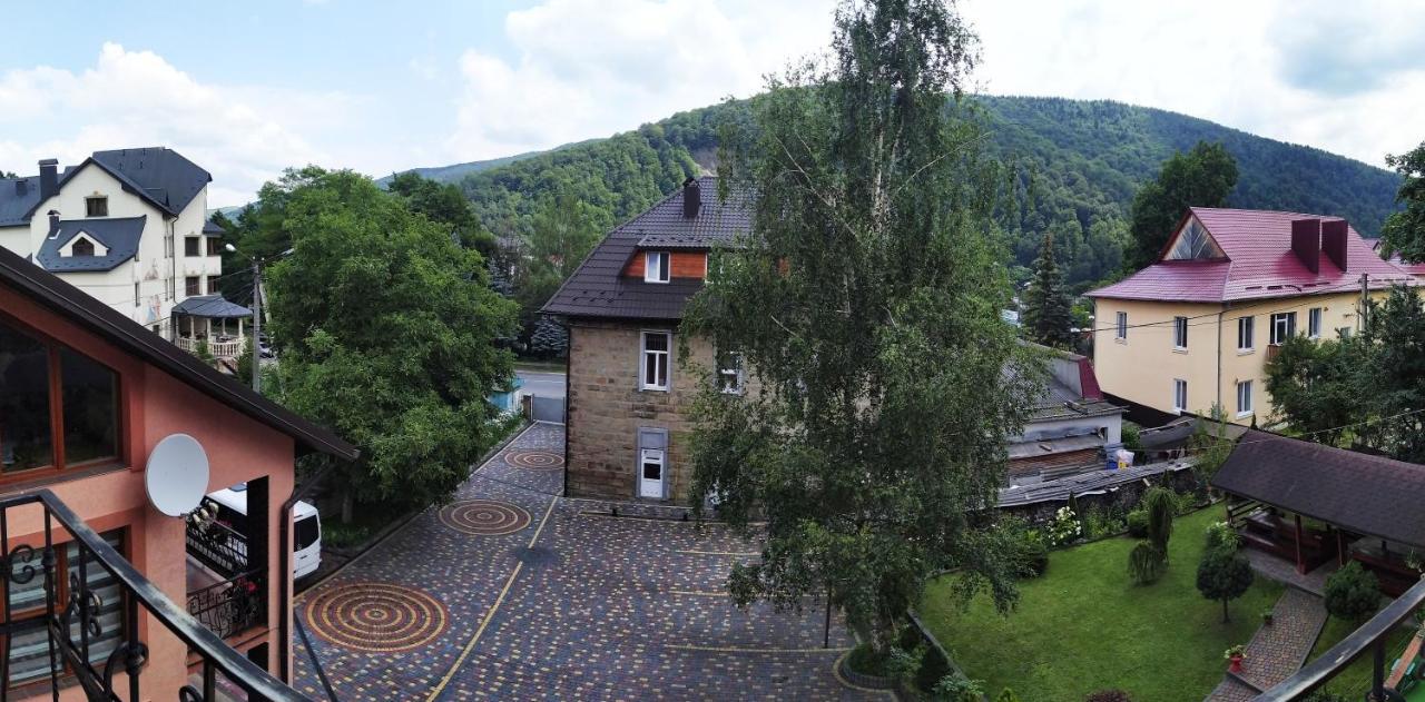 Guest House Shafran Yaremche Eksteriør billede